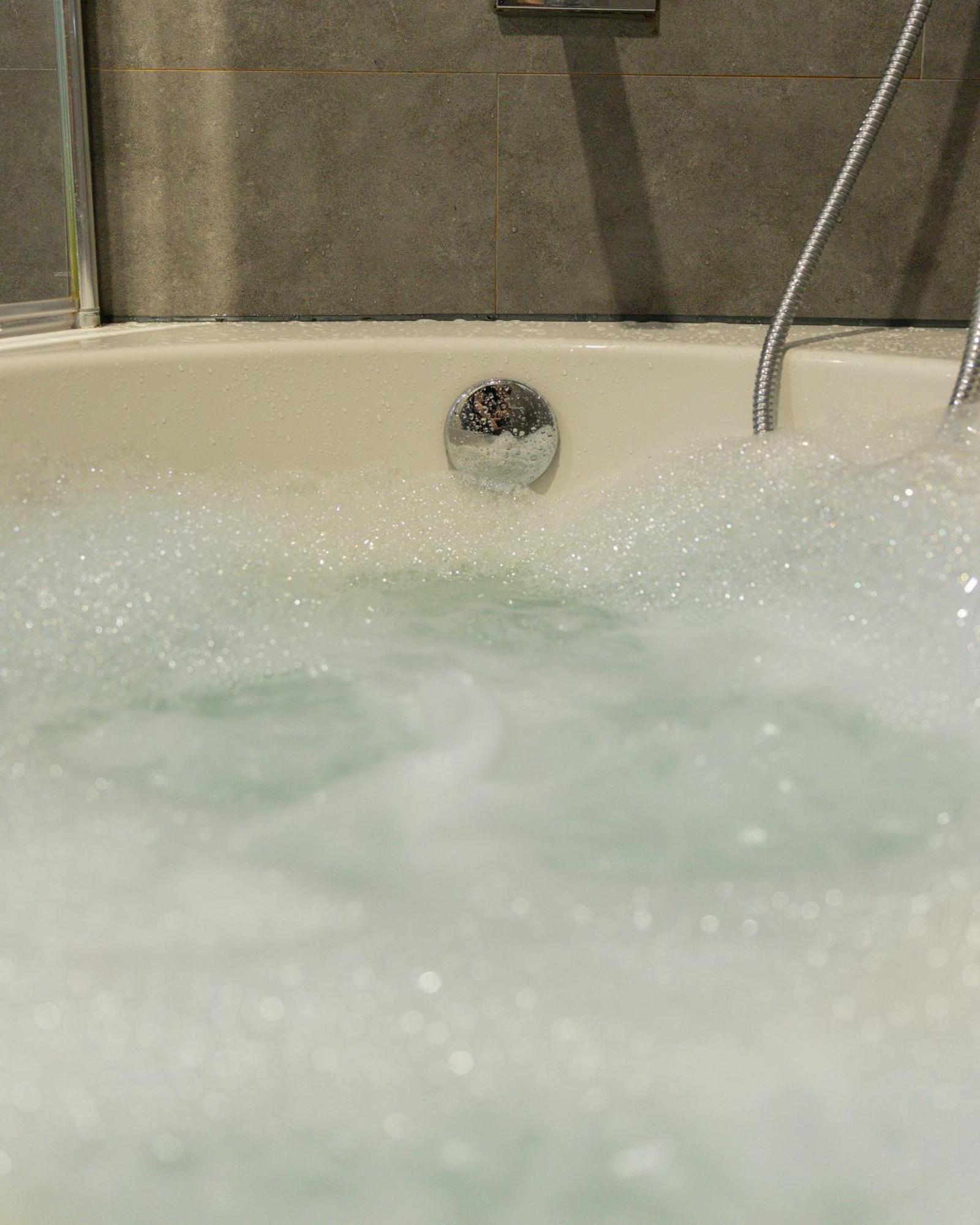 Jucuzzi Bath. Japanese Toilet. Belfast City Centre. Екстериор снимка